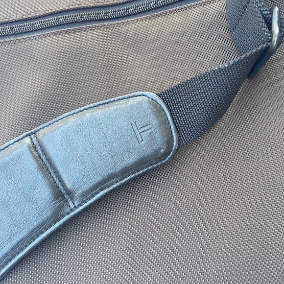 TUMI brown nylon large screen laptop case 17” - Picture 9 of 11